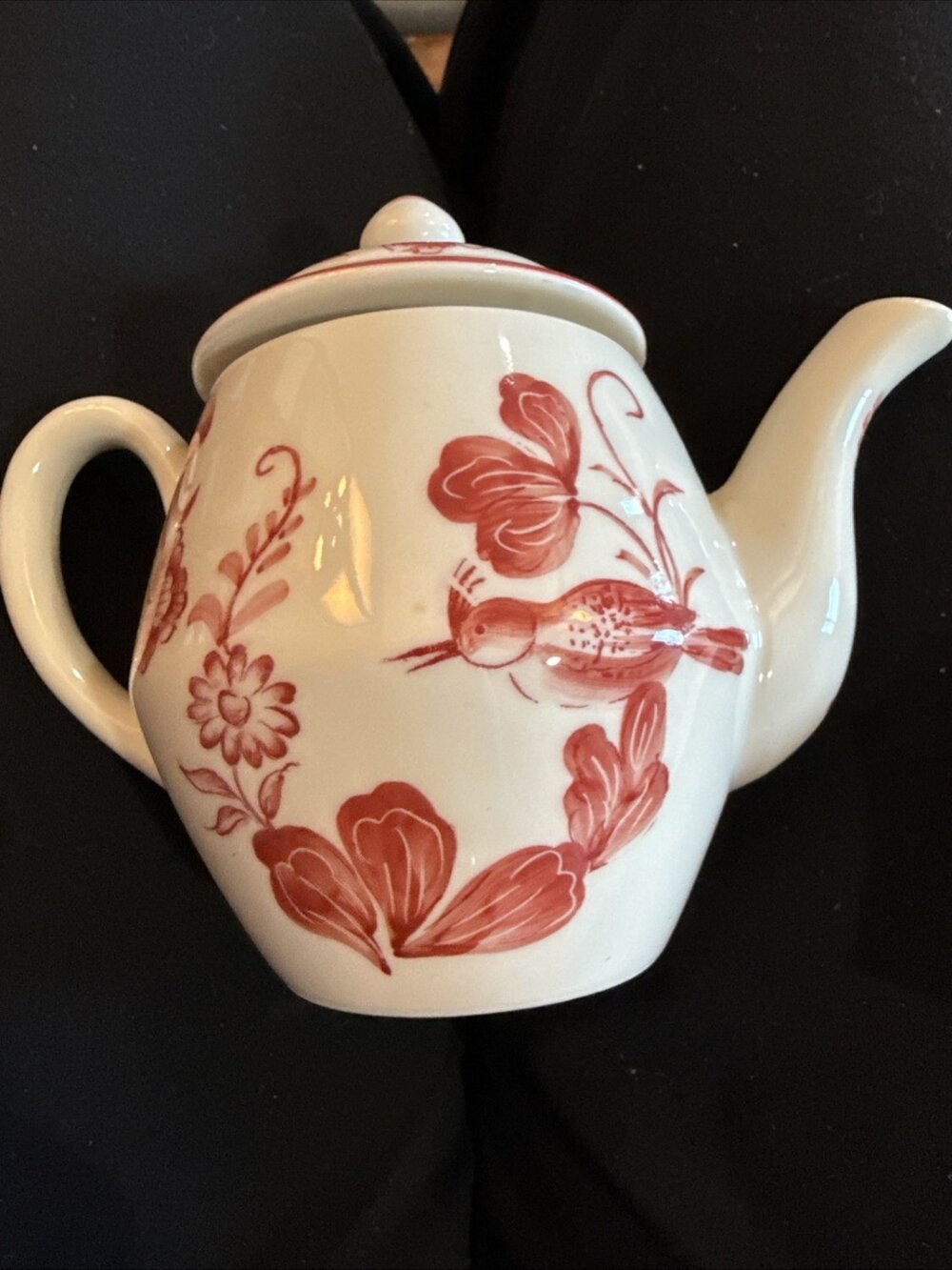 Williamsburg Teatime Collection Red And White Teapot